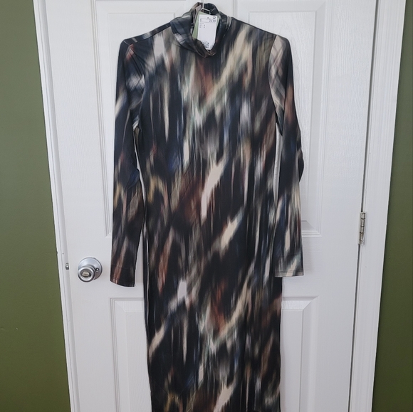 Fitted dress - Picture 7 of 8
